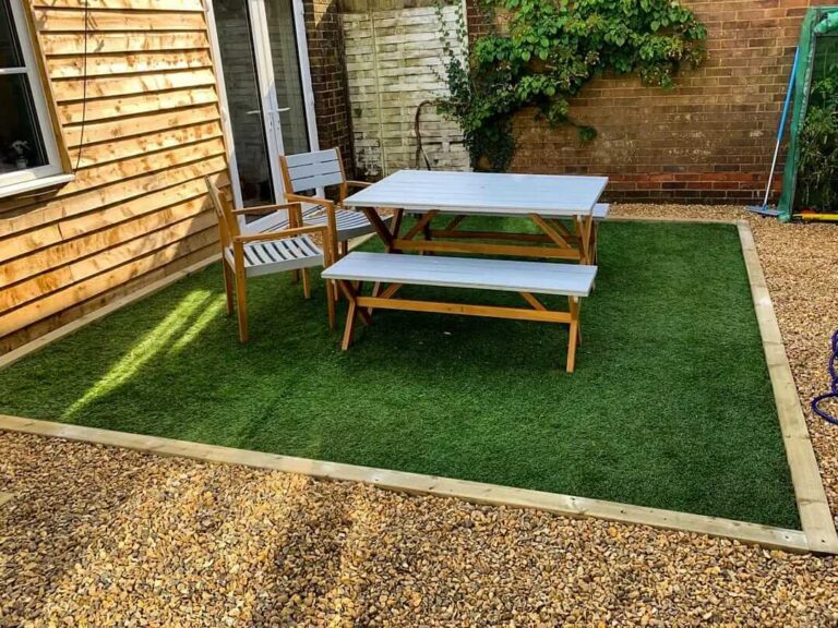 Roots and Shoots provide high-end, custom gardening services for Wiltshire, Gloucestershire, Oxfordshire, and the surrounding regions