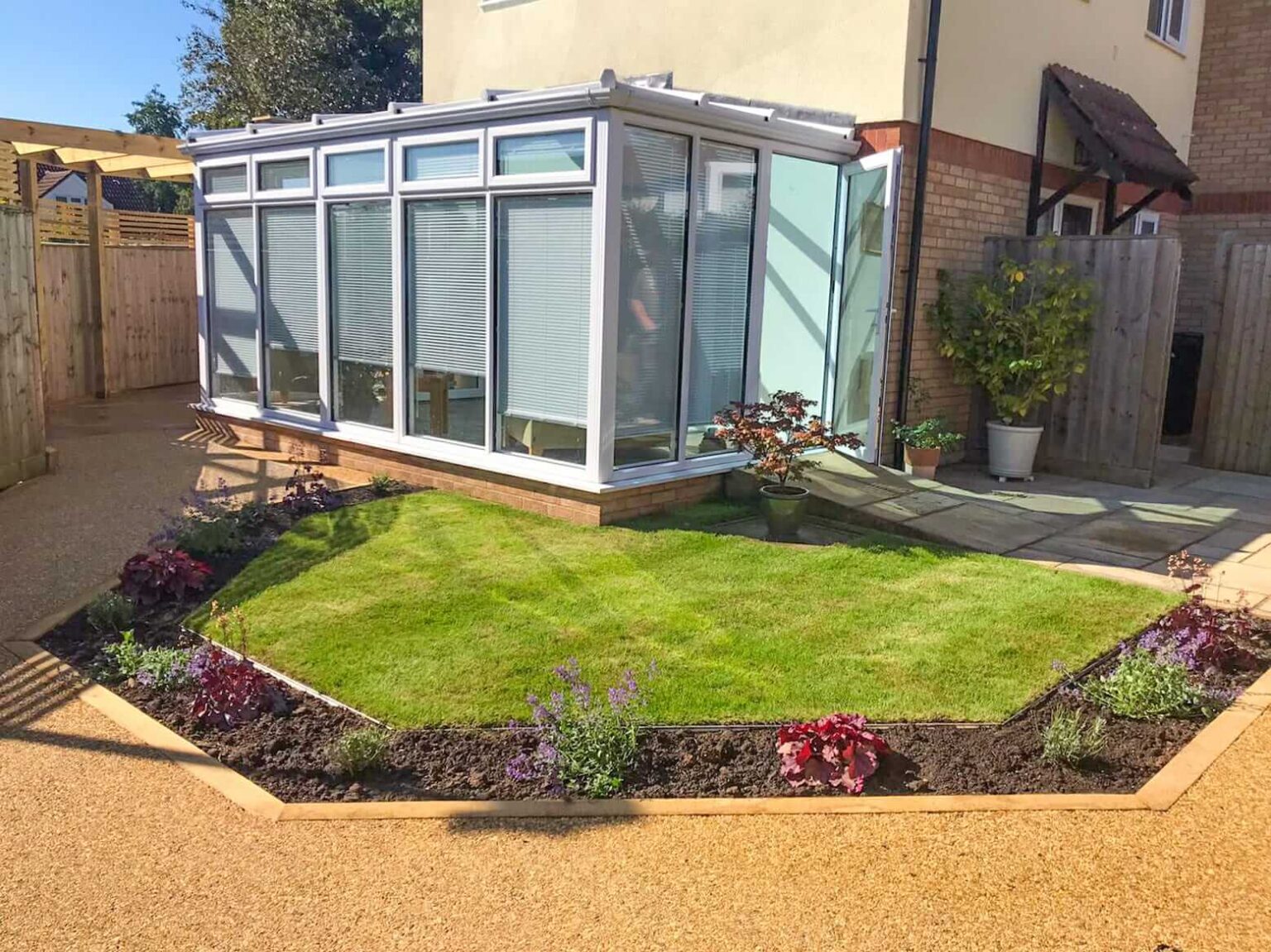 Roots and Shoots provide high-end, custom gardening services for Wiltshire, Gloucestershire, Oxfordshire, and the surrounding regions